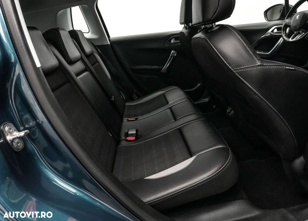 Peugeot 2008 1.2 PureTech Turbo Allure - 16