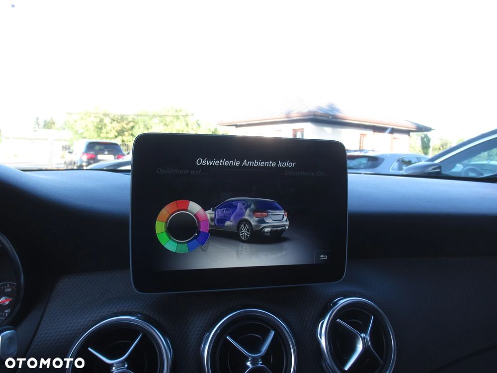 Mercedes-Benz GLA 200 7G-DCT Style - 23