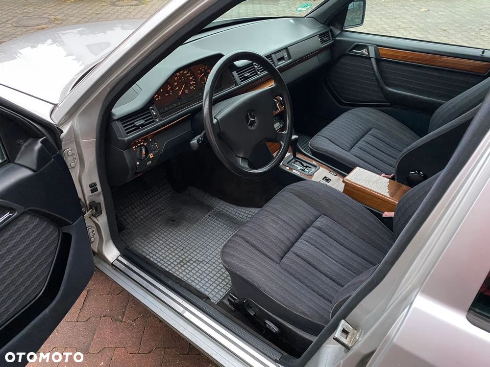 Mercedes-Benz W124 (1984-1993) - 11
