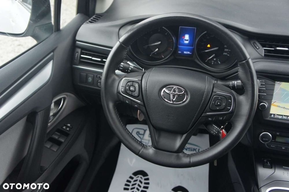 Toyota Avensis - 10