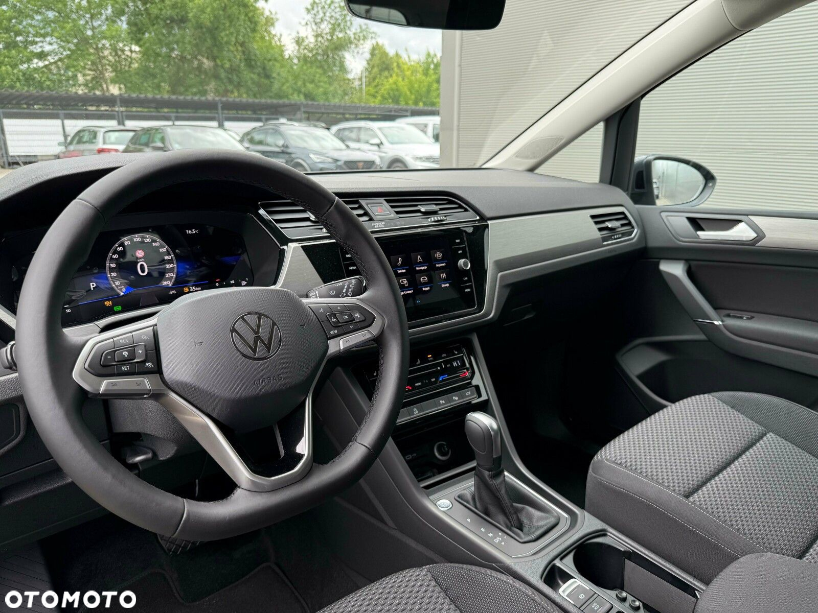 Volkswagen Touran - 8