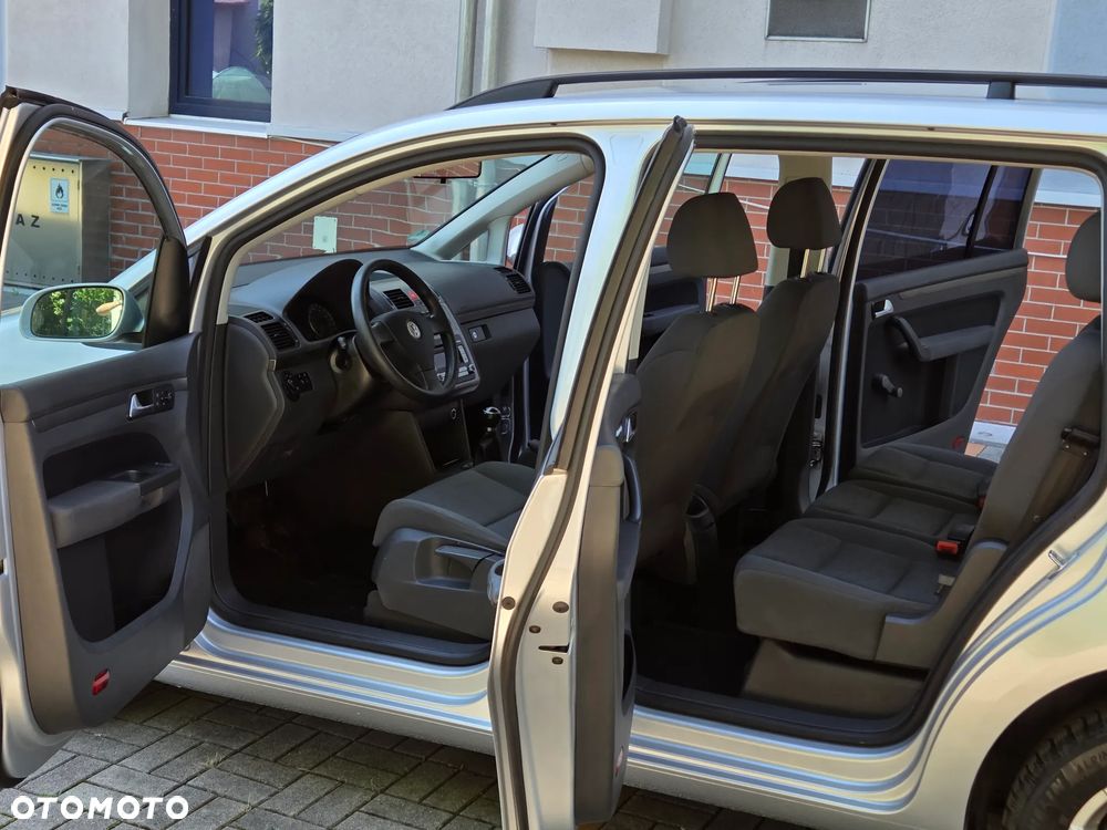 Volkswagen Touran 1.9 TDI DPF Blue Motion Trendline - 24