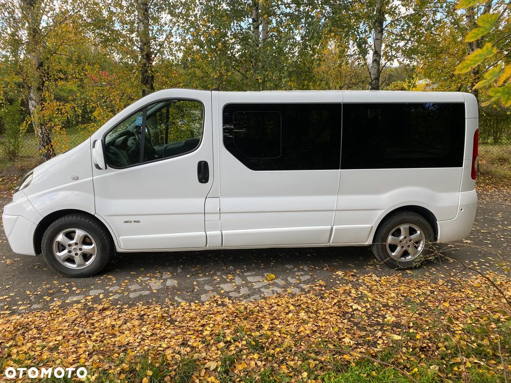 Renault Trafic 2.0 dCi 115 FAP Grand Passenger Black Edition - 2