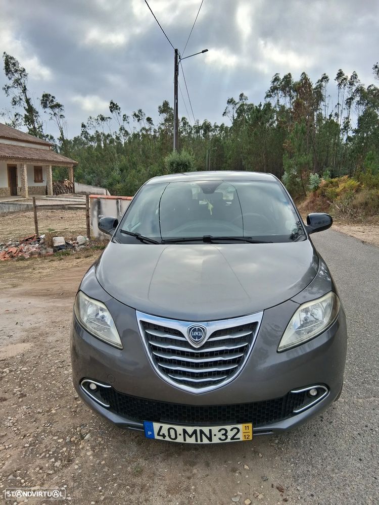 Lancia Ypsilon