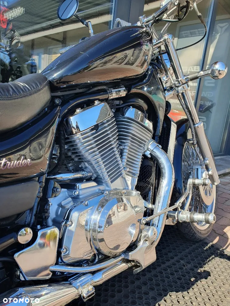 Suzuki Intruder - 16