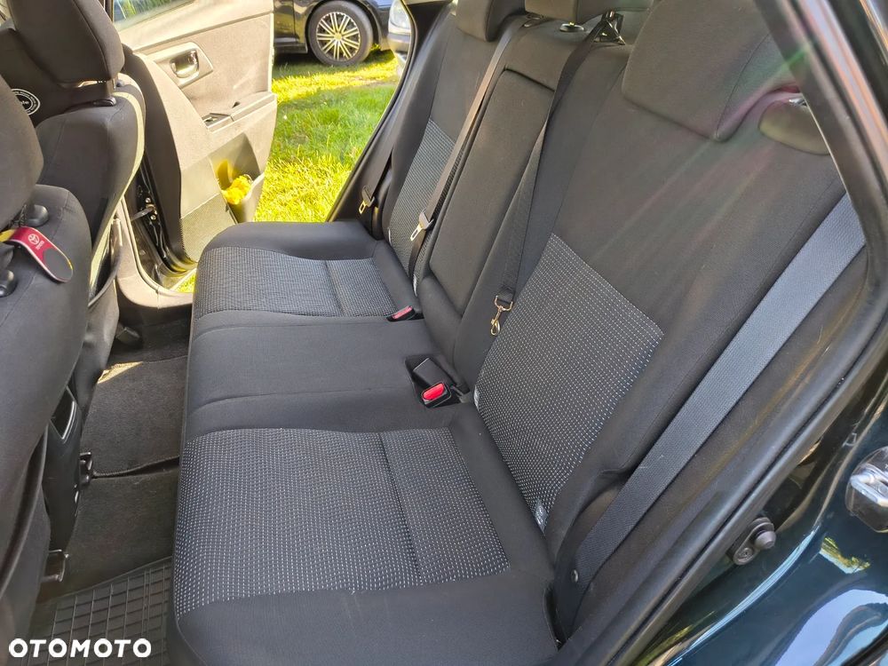 Toyota Auris 1.8 HSD Luna - 17