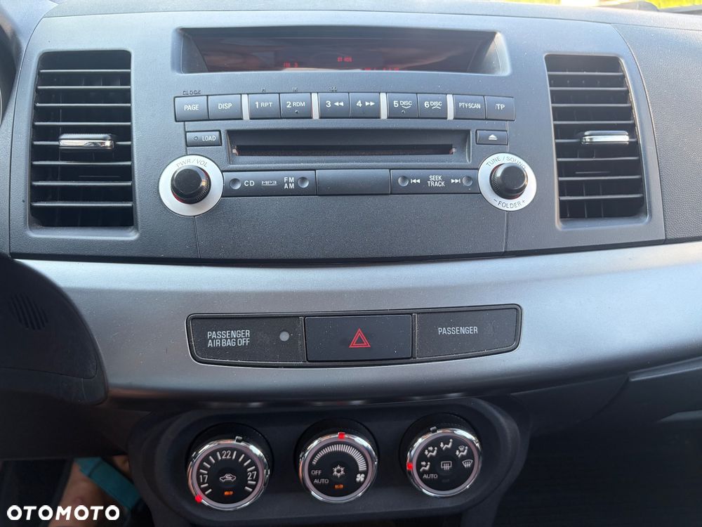 Mitsubishi Lancer 1.6 Invite - 12