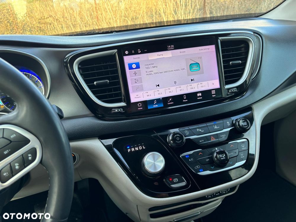 Chrysler Pacifica - 16