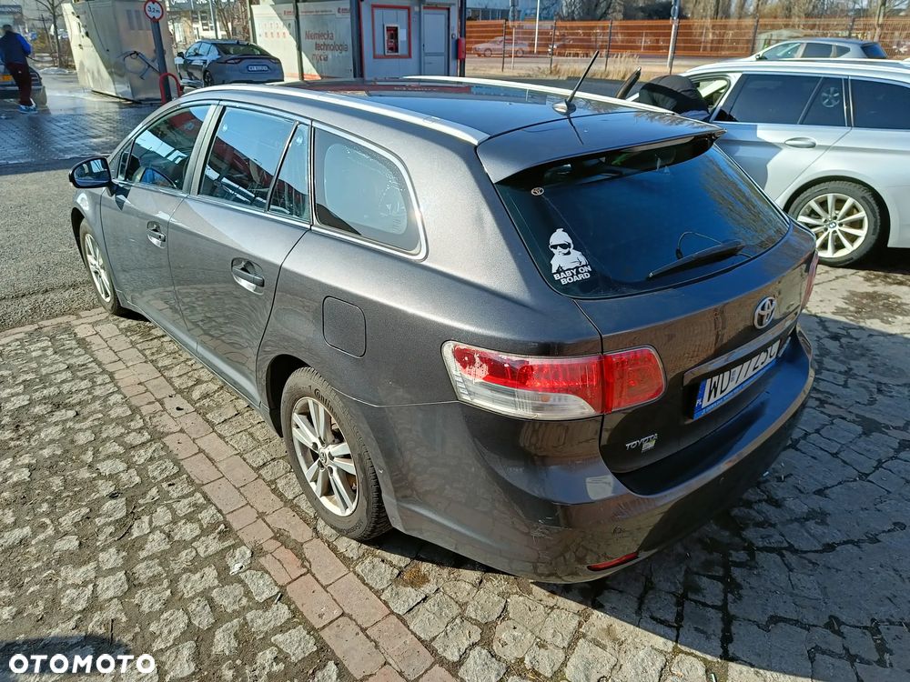 Toyota Avensis 1.8 Luna - 12
