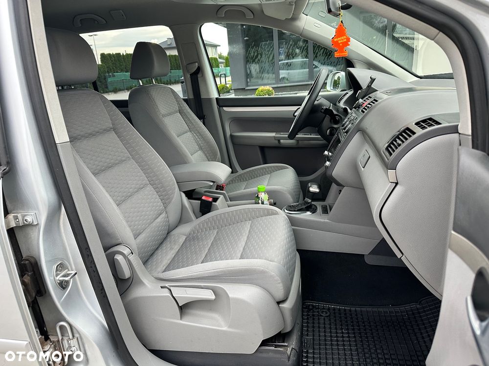 Volkswagen Touran 1.9 TDI Trendline DSG - 11