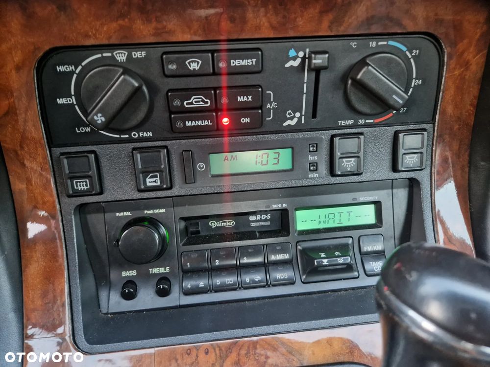 Jaguar Daimler Double Six - 26