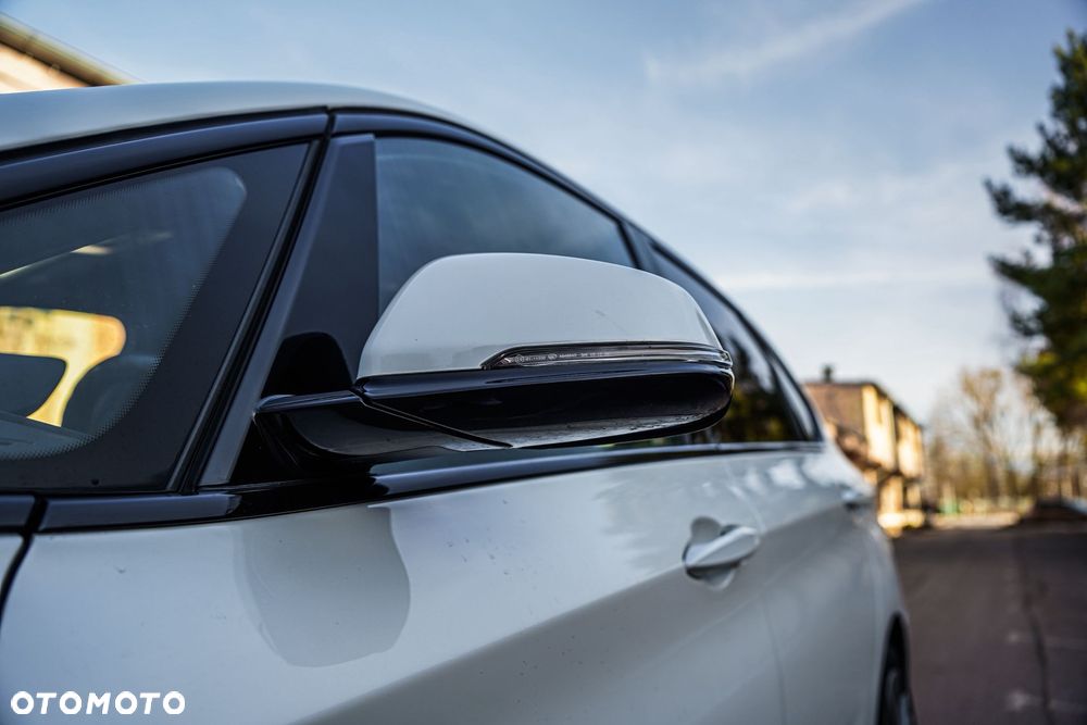 BMW Seria 2 218d M Sport - 12