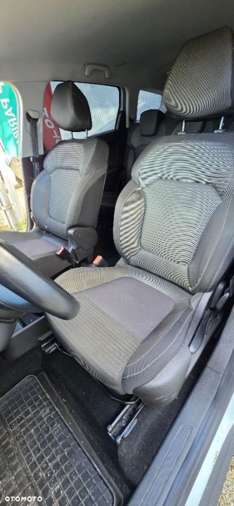 Renault Grand Scenic - 28