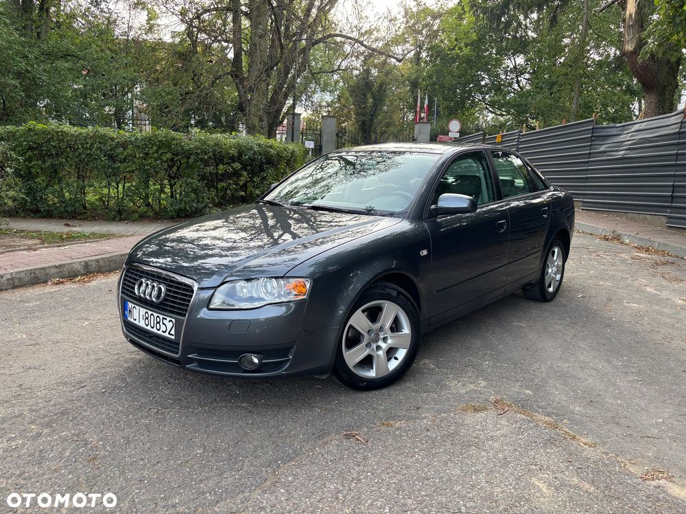 Audi A4 Limousine - 1