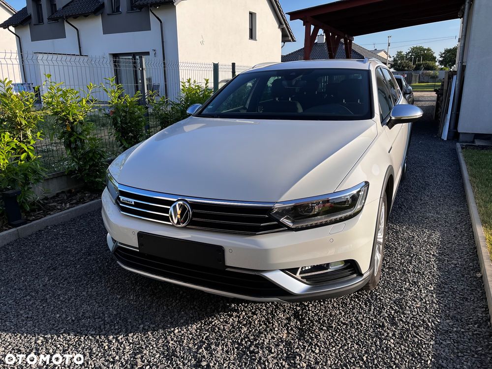 Volkswagen Passat - 1