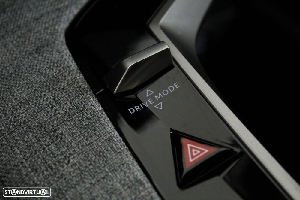 Peugeot 5008 1.2 Hybrid Allure e-DCS6 - 32