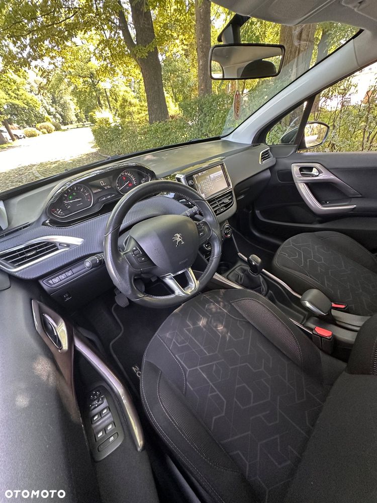 Peugeot 2008 1.2 Pure Tech Active S&S - 27