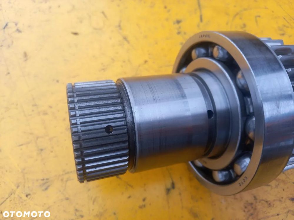 Główny wałek skrzyni 12x12 New Holland 6640 - 2