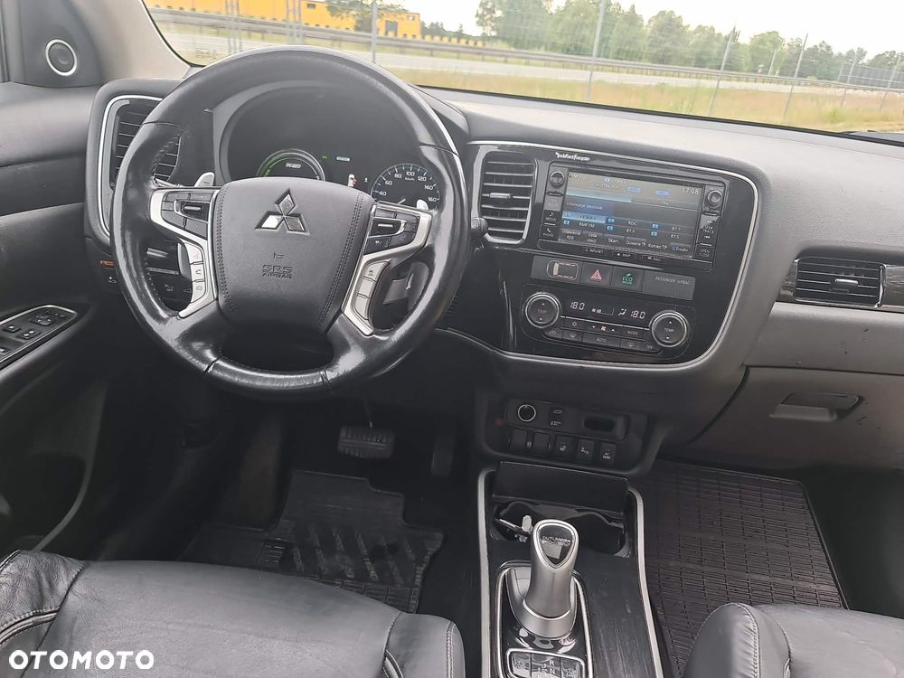 Mitsubishi Outlander 2.0 4WD Plus - 9