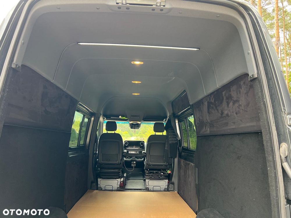 Mercedes-Benz Sprinter - 11