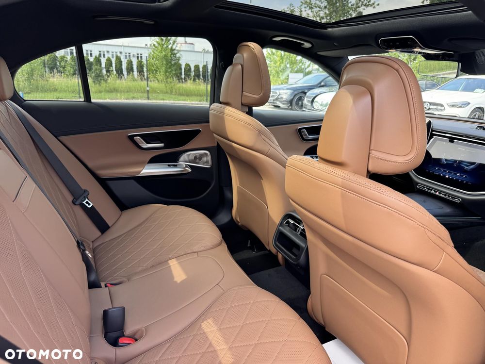Mercedes-Benz Klasa E 220 d mHEV 4-Matic AMG 9G-Tronic - 19