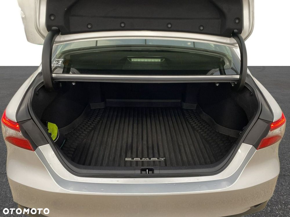 Toyota Camry - 12