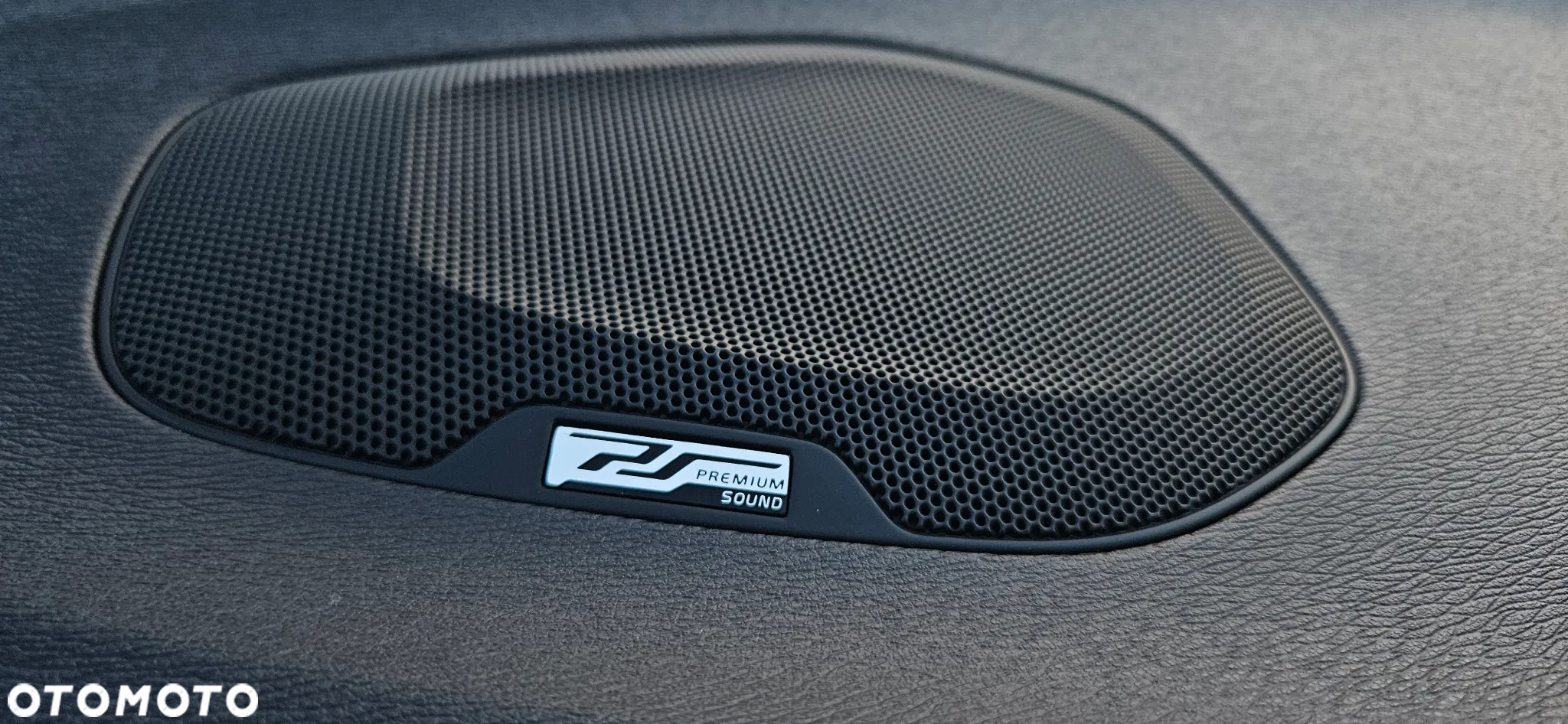 Volvo V40 T3 R-Design Summum - 16
