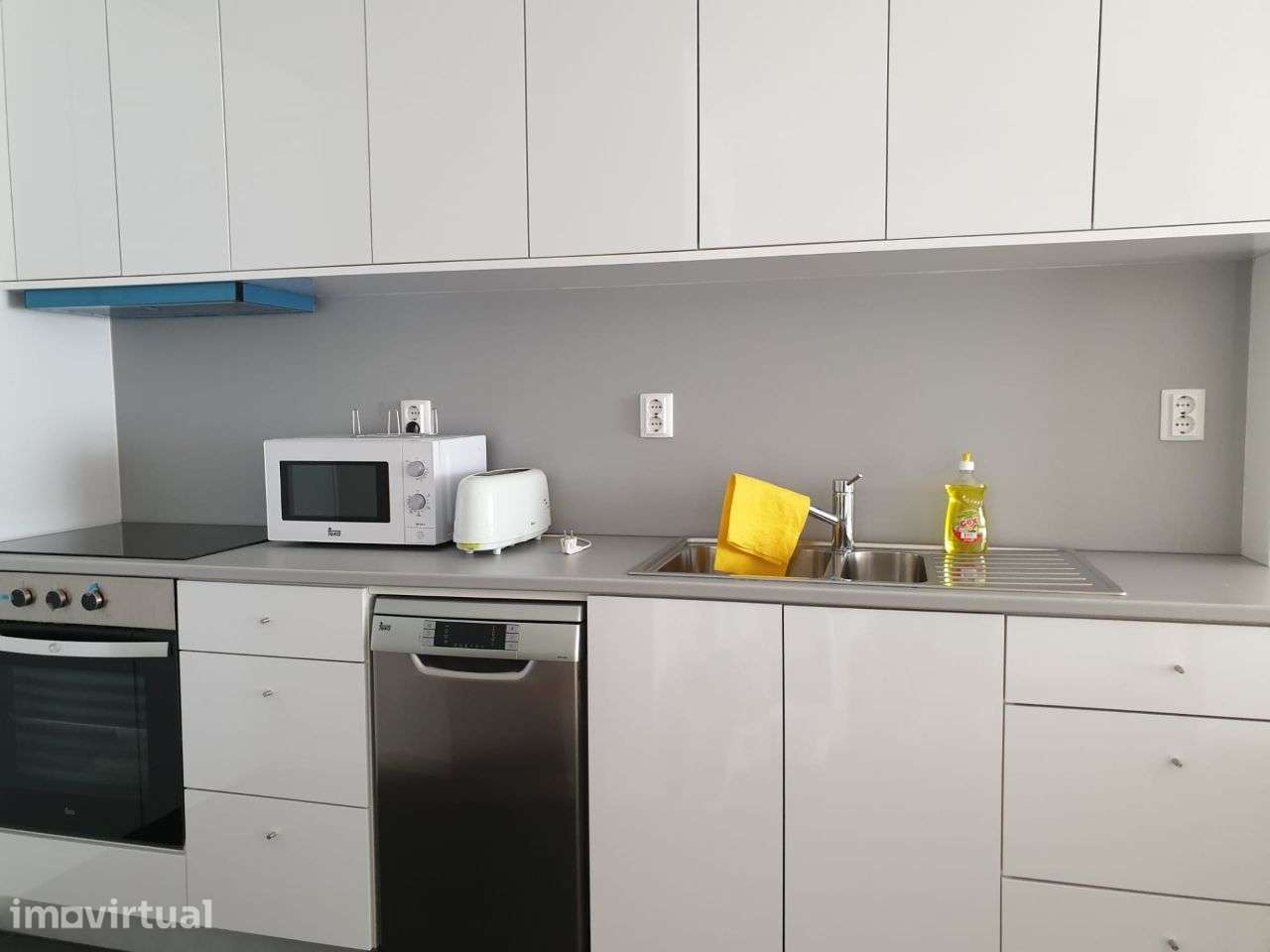 Apartamento T1 com varanda e elevador em Porto - Grande imagem: 2/23