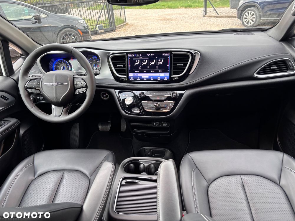 Chrysler Pacifica - 31