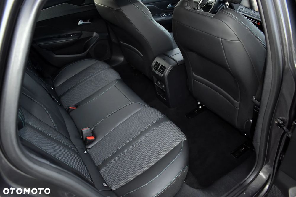 Peugeot 308 180 e-EAT8 GT - 31
