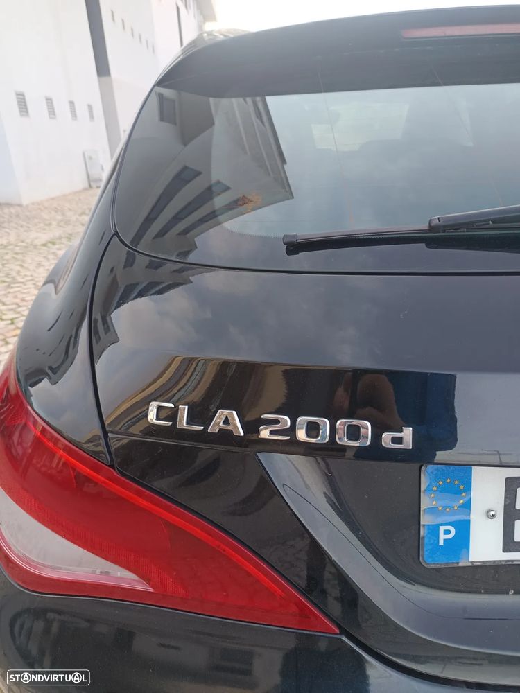 Mercedes-Benz CLA 200 Shooting Brake d 7G-DCT Urban - 3