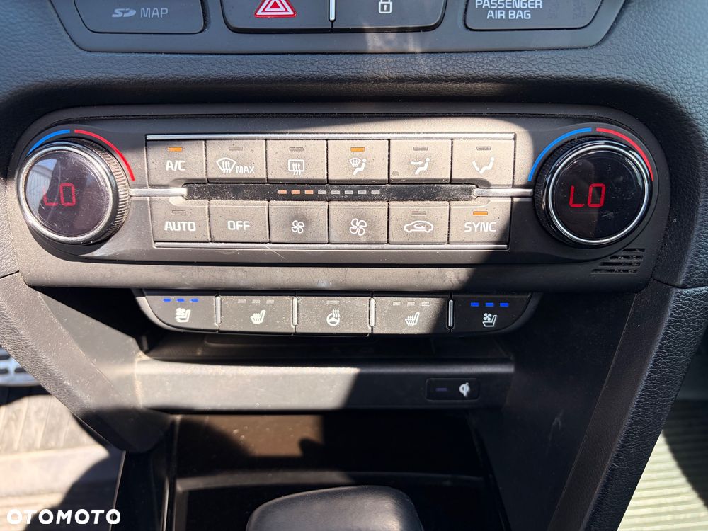 Kia Ceed - 16