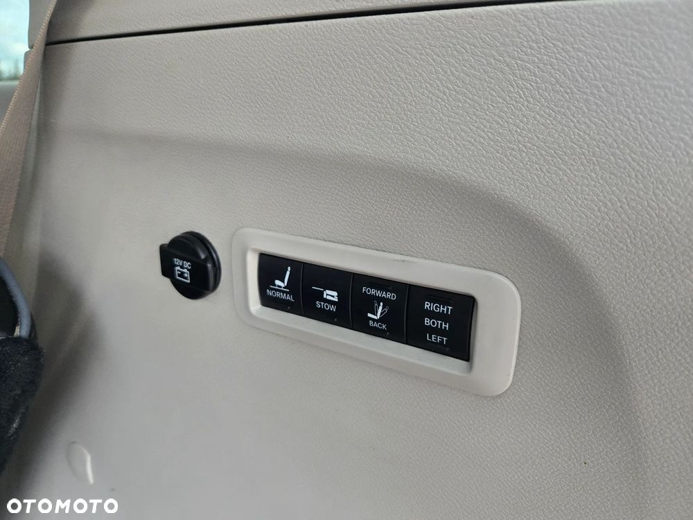 Chrysler Pacifica - 26