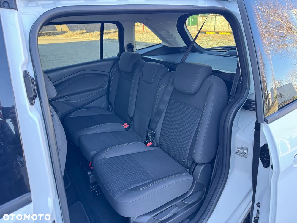 Ford Grand C-MAX - 22