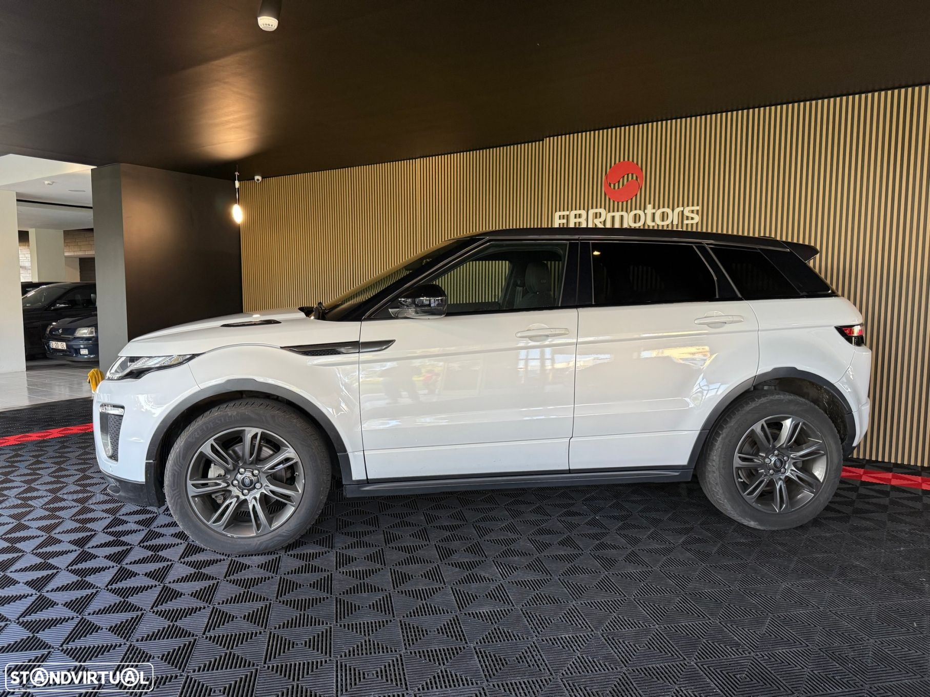 Land Rover Range Rover Evoque 2.0 TD4 SE Dynamic Auto - 4