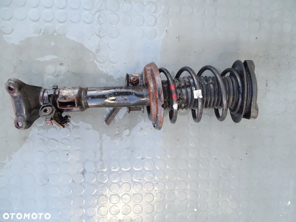 MB C W204 Amortyzator sprezyna 2043202666