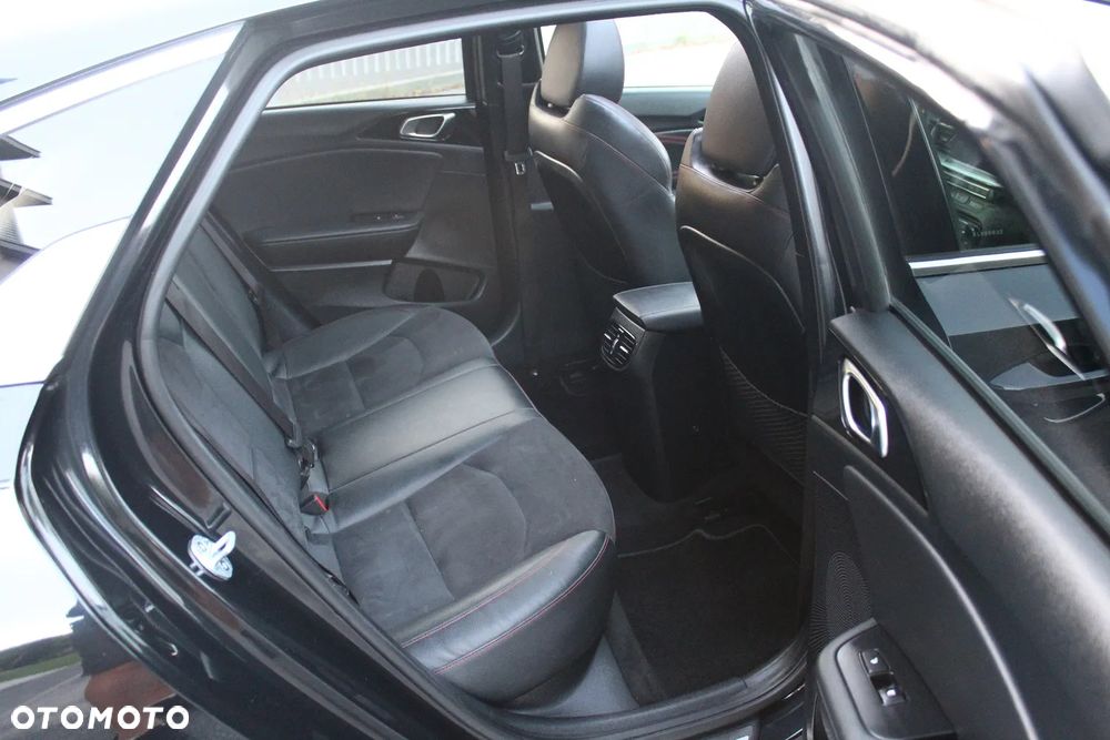 Kia ProCeed - 24