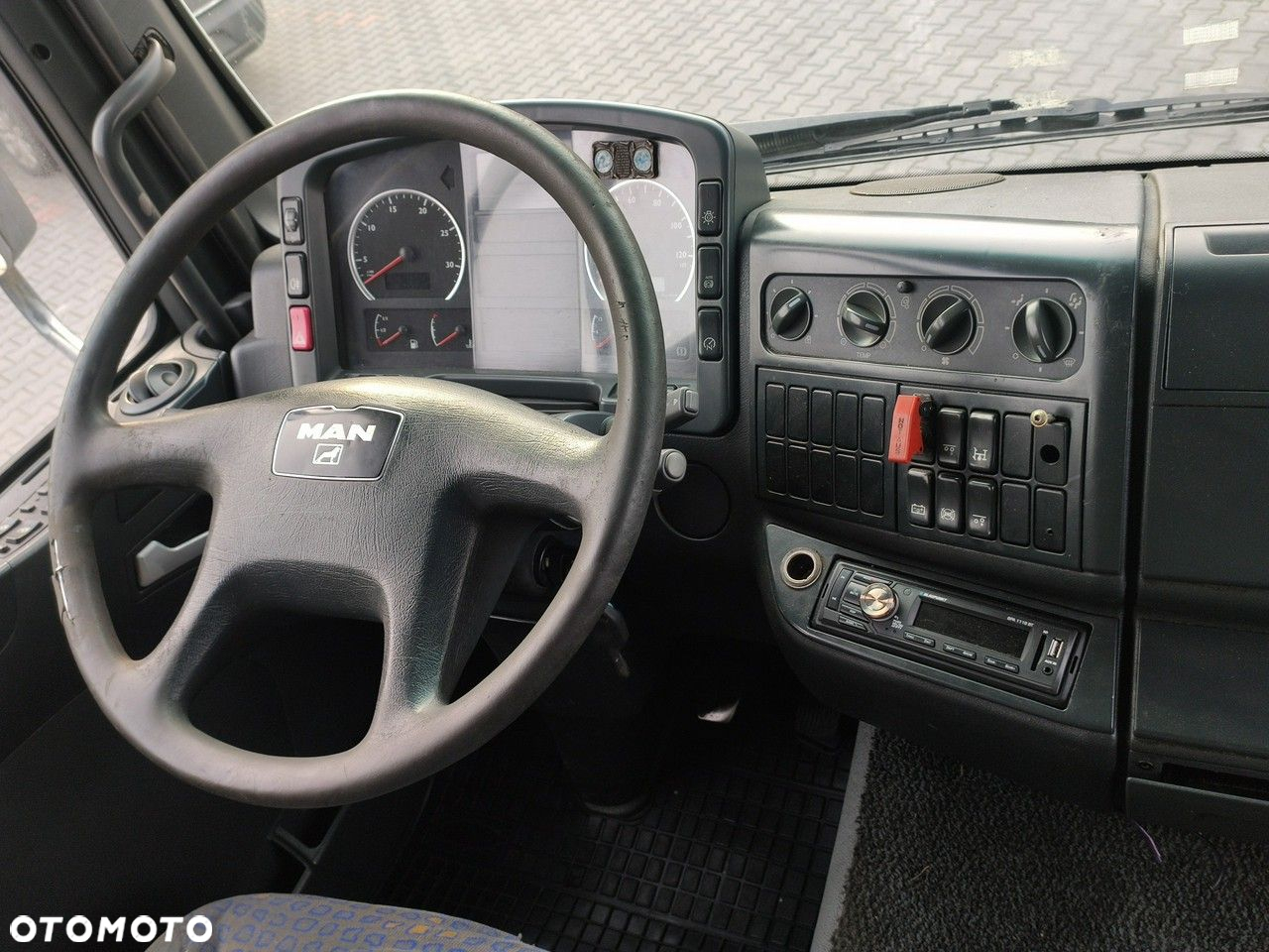 MAN TGA 26.310 Autocysterna z Dystrybucją - 36