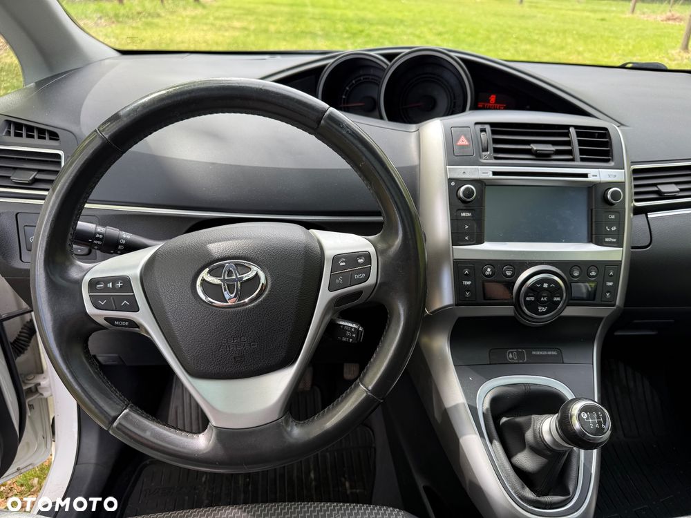 Toyota Verso 1.6 D-4D 5-Sitzer Start/Stop Skyview Edition - 27