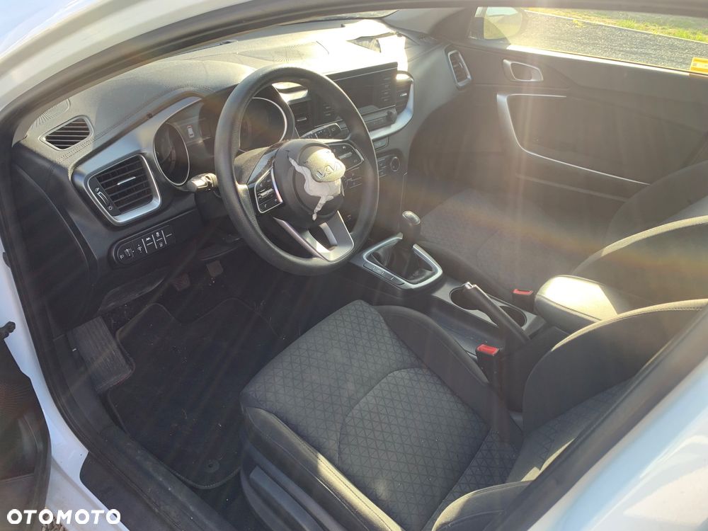 Kia Ceed - 12