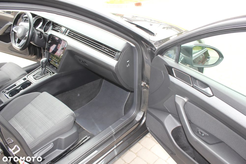 Volkswagen Passat 2.0 TDI SCR DSG Comfortline - 16