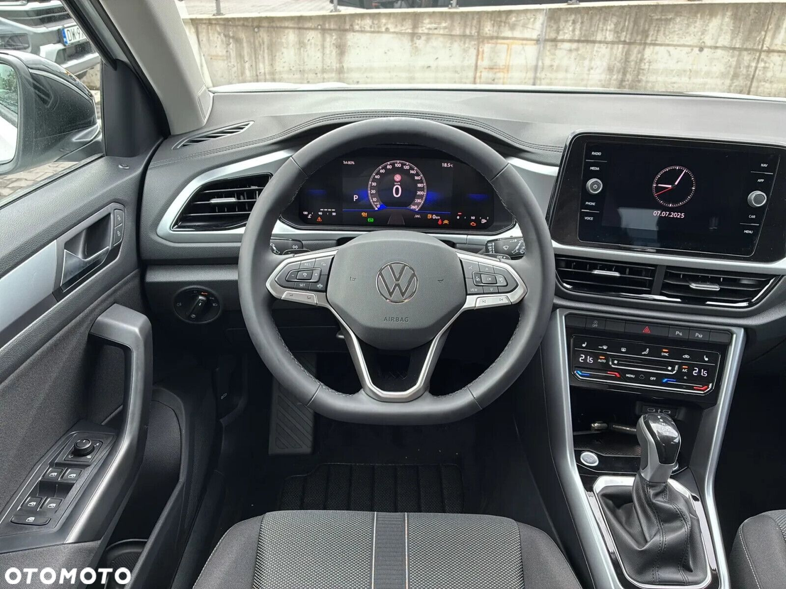 Volkswagen T-Roc - 13