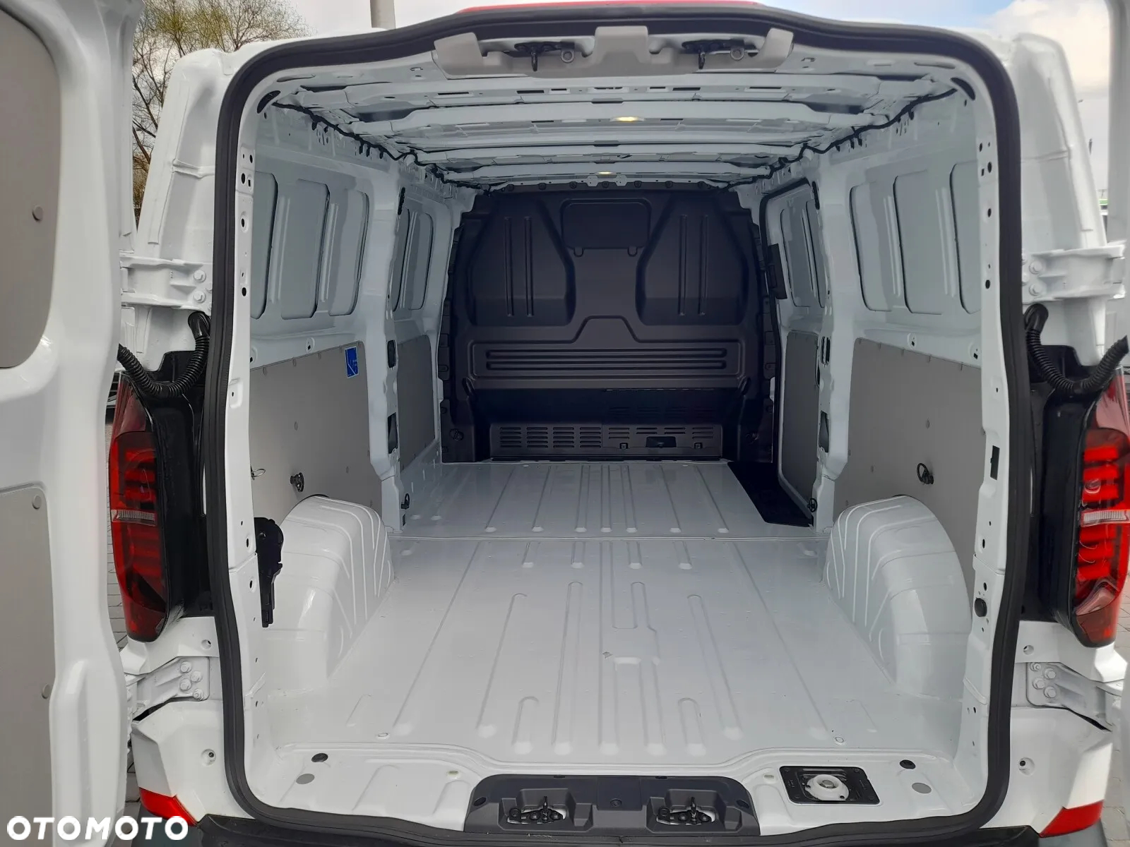 Volkswagen Transporter T7 - 9