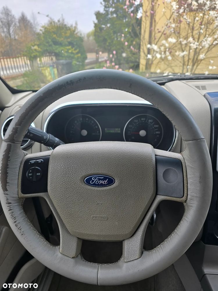 Ford Explorer - 15