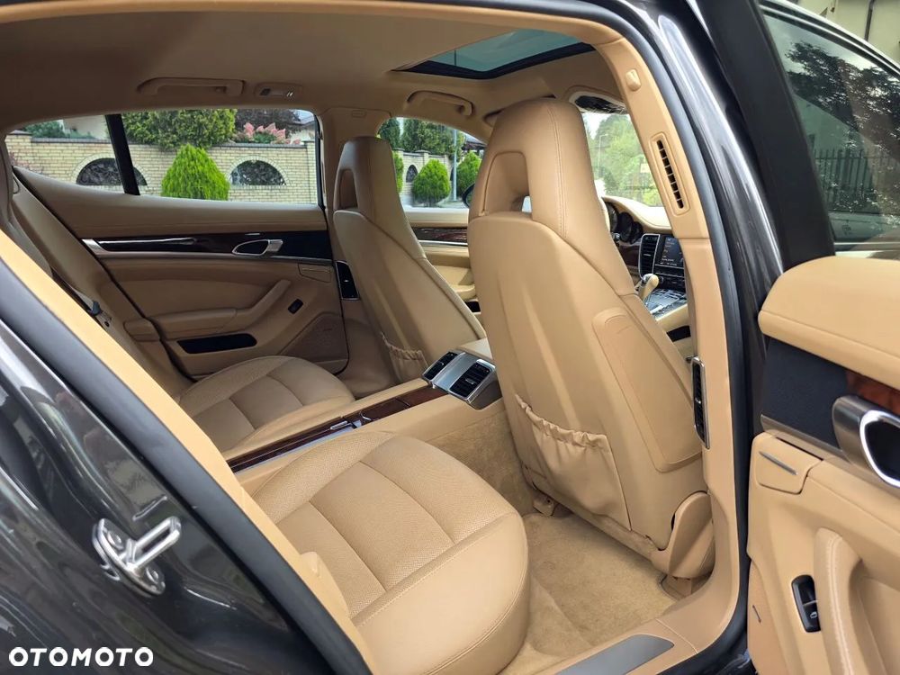 Porsche Panamera 4 PDK - 15