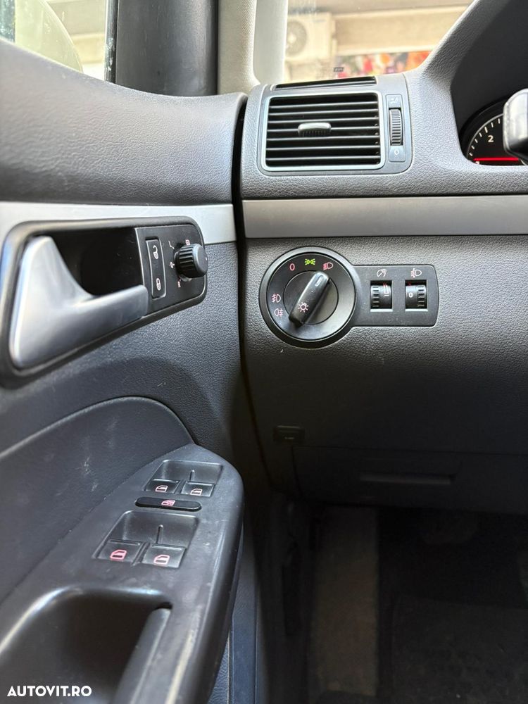 Volkswagen Touran - 9
