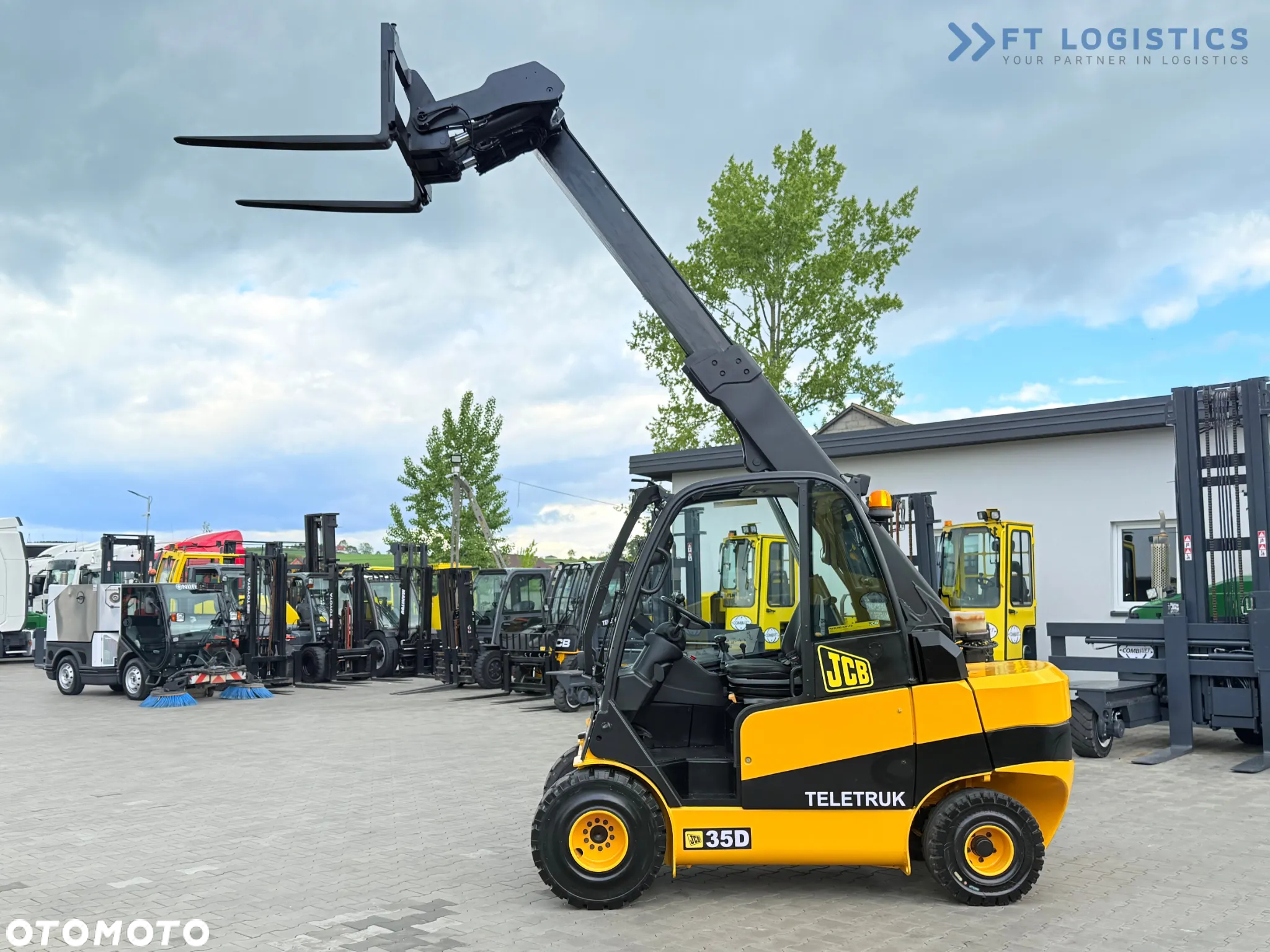 JCB TLT35D / DIESEL / KABINA / NOWE OPONY / 4450MM / TELESKOP - STAN IDEALNY - 32