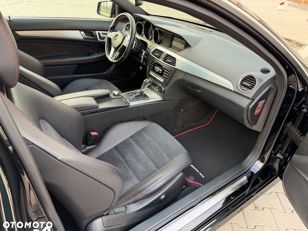 Mercedes-Benz Klasa C 200 7G-TRONIC Edition - 24