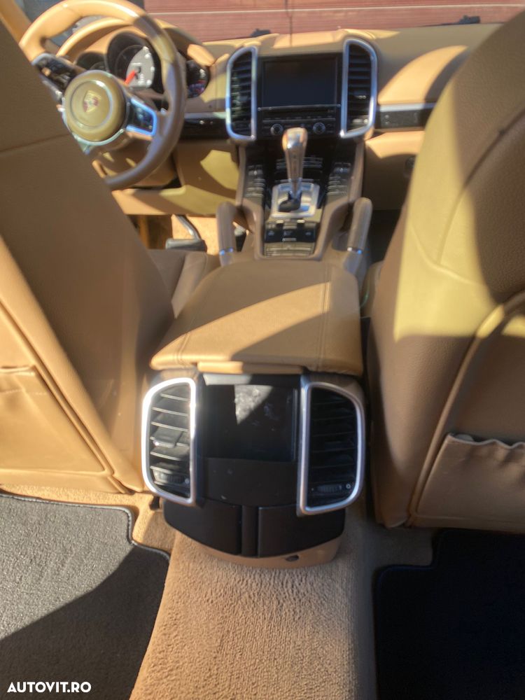 Porsche Cayenne 3.0 L - 10