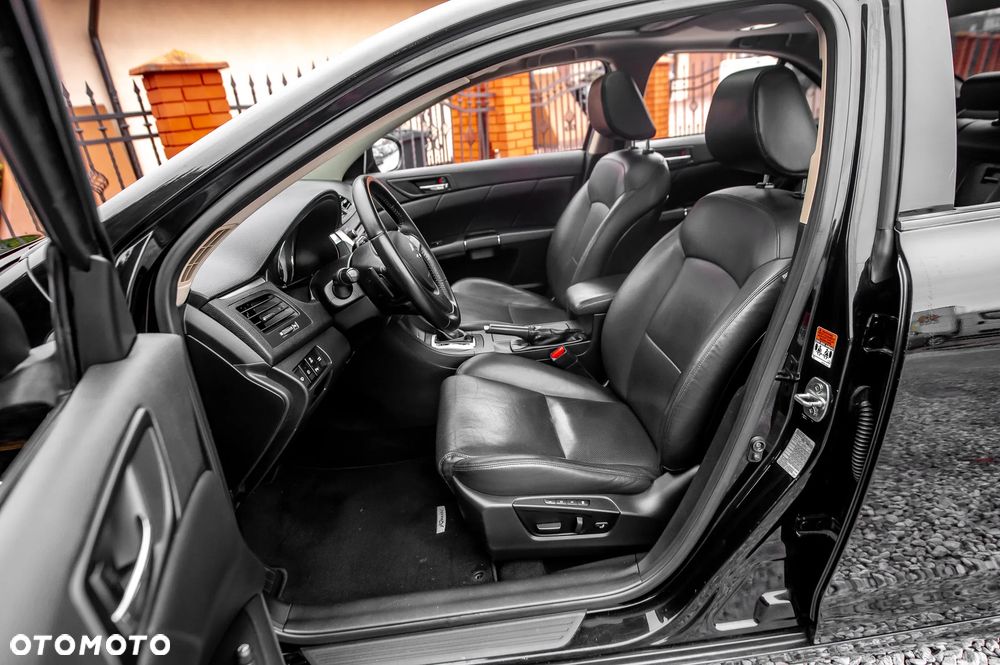 Suzuki Kizashi 2.4 Sport 4WD CVT - 17